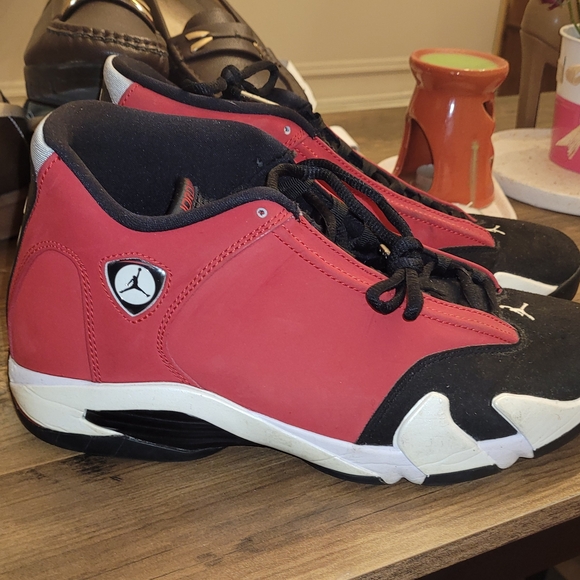 Air Jordan Retro 14s Men's Low-Top Sneakers in Black, Red & White - Picture 2 of 3